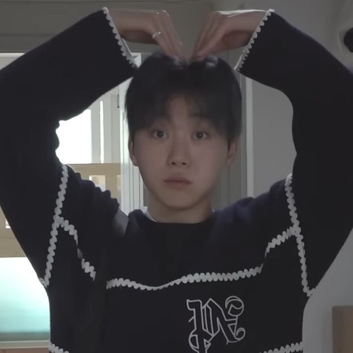 horangji__'s tweet photo. VIP A PEEPS MERON BA KAYO VID NI SEUNGKWAN NUNG SOUNDCHECK NA NAG HAND HEART?? PLS HELP RT 😭 ito kasi yung time na nanotice kami ni @cheolliesss pls pls :< gusto lang namin makeep sa memories 🥹 makaka barricade sa ot13 yung merong vid huhu 

#seventeen_new_in_bulacan https://t.co/gGc16iQyoW