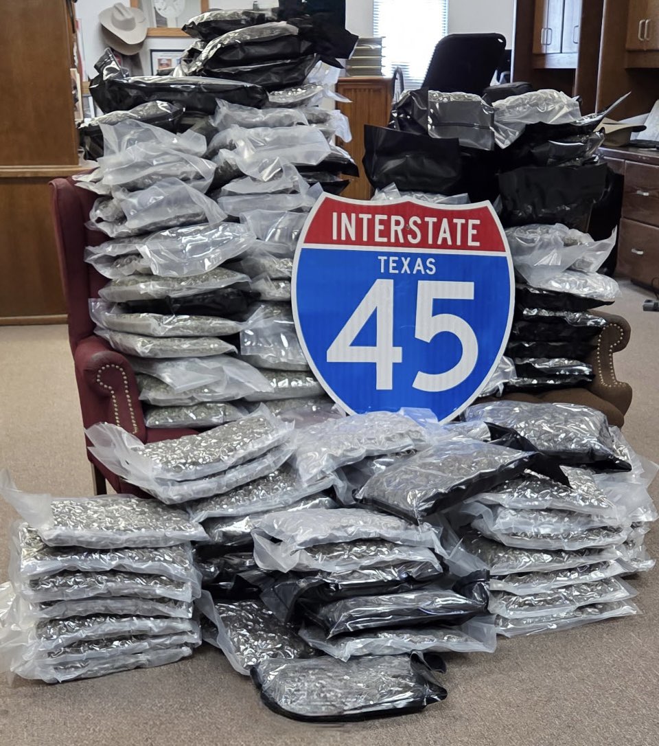 TxDPSSoutheast's tweet photo. ๐จ Another Load Taken Off Our Roads! ๐จ
Huge shoutout to the #TxDPS SETX Region Trooper for an outstanding interdiction!
This is what commitment to public safety looks like โ day in, day out. ๐
#TxDPSSETX #interdiction https://t.co/DL3iGBFlwR