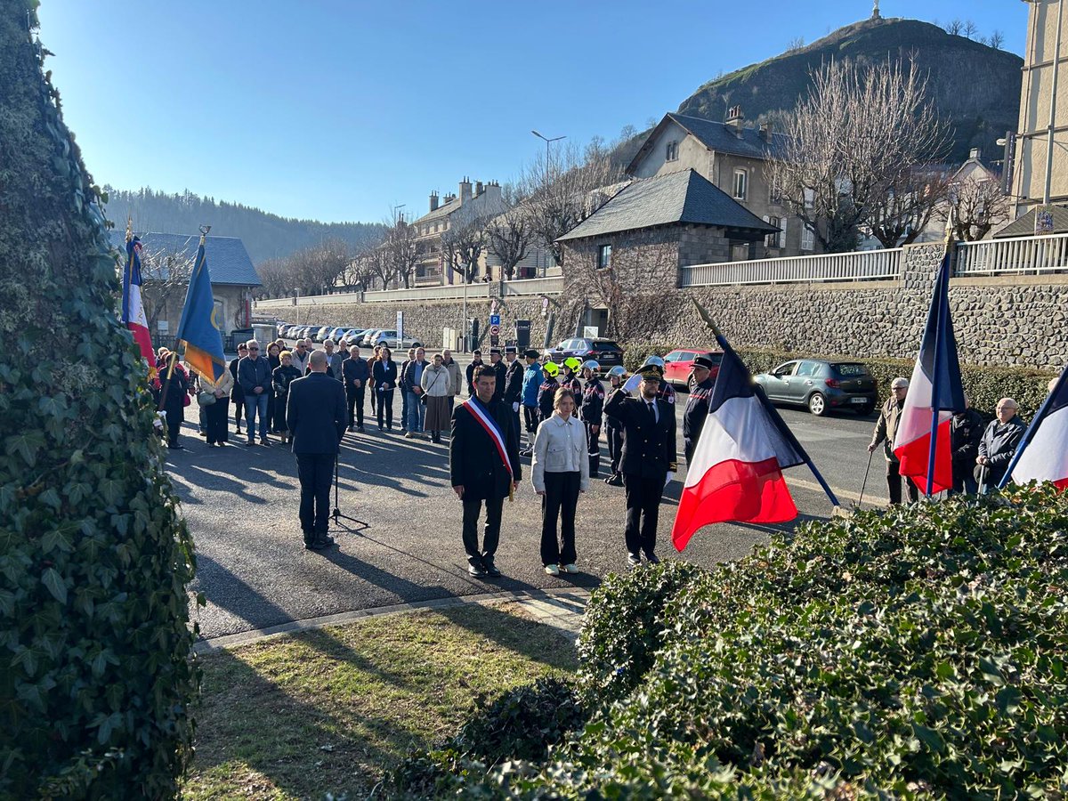 Prefet_15's tweet image. [Cérémonie | #19mars]
🇫🇷 La journée du 19 mars rend hommage à l’ensemble des victimes civiles et militaires, connues ou inconnues, de la guerre d'Algérie et des combats en Tunisie et au Maroc.

▶ A l’invitation de Gilles Chabrier, maire de Murat et en présence de nombreux élus,