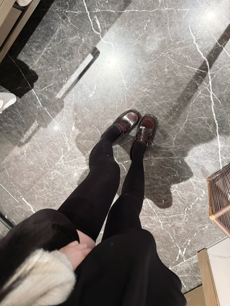 carloev's tweet photo. 杭州没故事了啊 能不能给我讲讲 #杭州 #jk #女大 #厚黑 https://t.co/JvHsjMDC9d