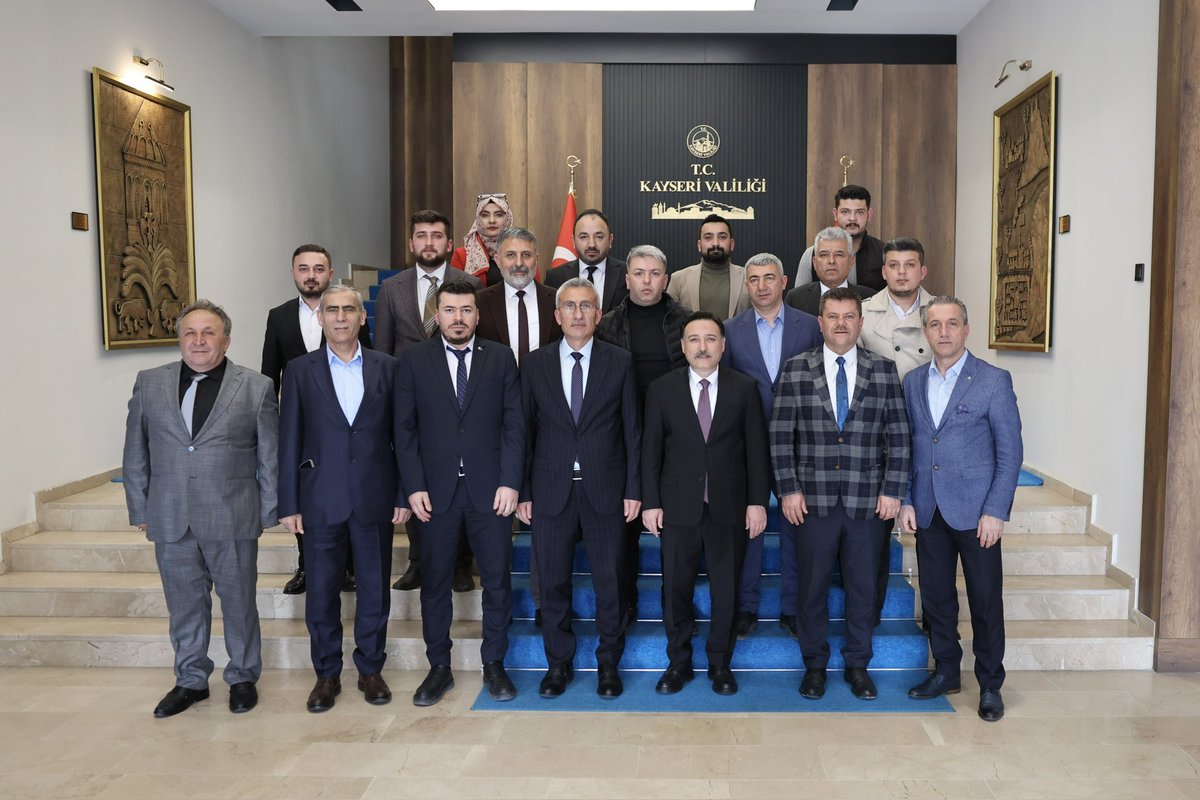 kayserivaliligi's tweet photo. Valimiz Sayın Gökmen Çiçek, Gemerek Belediye Başkanı Sezai Çelikten, Sızır Belediye Başkanı Ali Tamer, Gemerek İlçesi ve Çevreleri Sosyal Dayanışma ve Yardımlaşma Derneği Yönetim Kurulu Başkanı Muhammed Dalkılıç ve yönetim kurulu üyelerini makamında kabul etti. https://t.co/GlQXGw401A