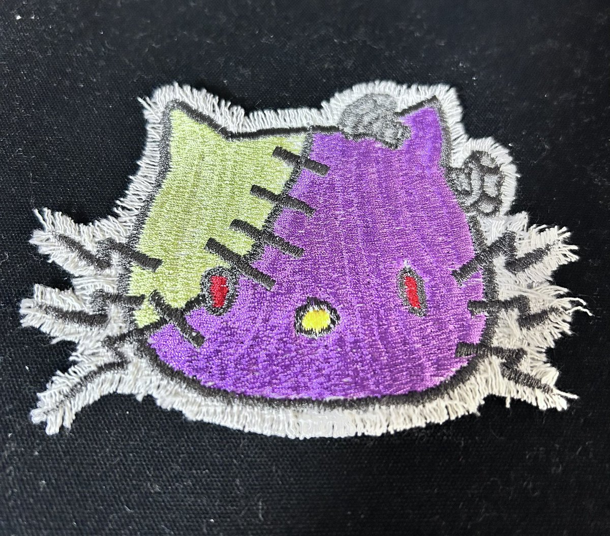 eternity_link's tweet photo. 横振りミシン2作目
よっめのリクエストでキティちゃんワッペン作ってみた
勝手にフランケンにしたら怒られたけどw https://t.co/4PTr36hIEA