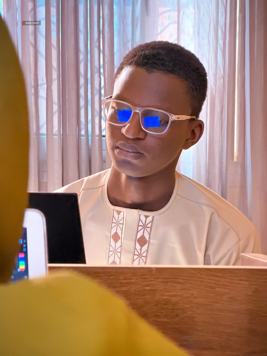 abibdigit's tweet photo. Trois (3) années plus tard, de retour à la source 🙌🏽📌

Il a commencé à ABIB DIGIT en stage, puis est parti explorer, apprendre et grandir.

Aujourd’hui, Ismaël revient avec plus d’expérience, plus de maturité et une nouvelle vision.

Bienvenue à la maison Ismaël 🤝 https://t.co/4QXo54mTPH