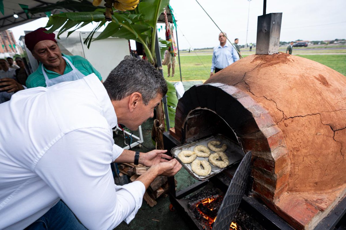 Santiago Peña tweet media