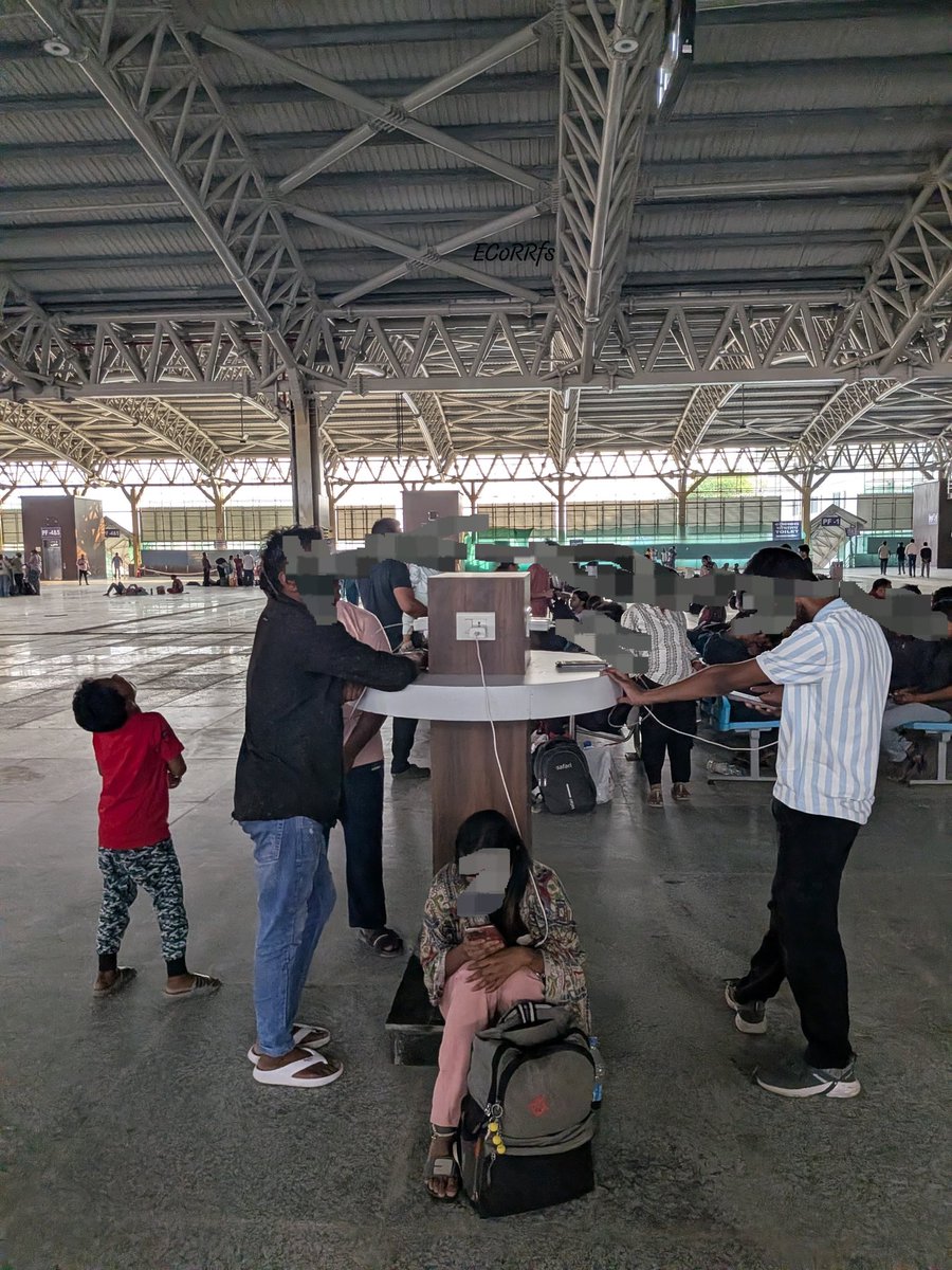ecor_railfans's tweet photo. Roof Plaza at #Bhubaneswar Railway opened for the passengers. Which connect both side bulidings along with all platforms.

Still work on progress not yet completed. https://t.co/c3CwEqTGDf