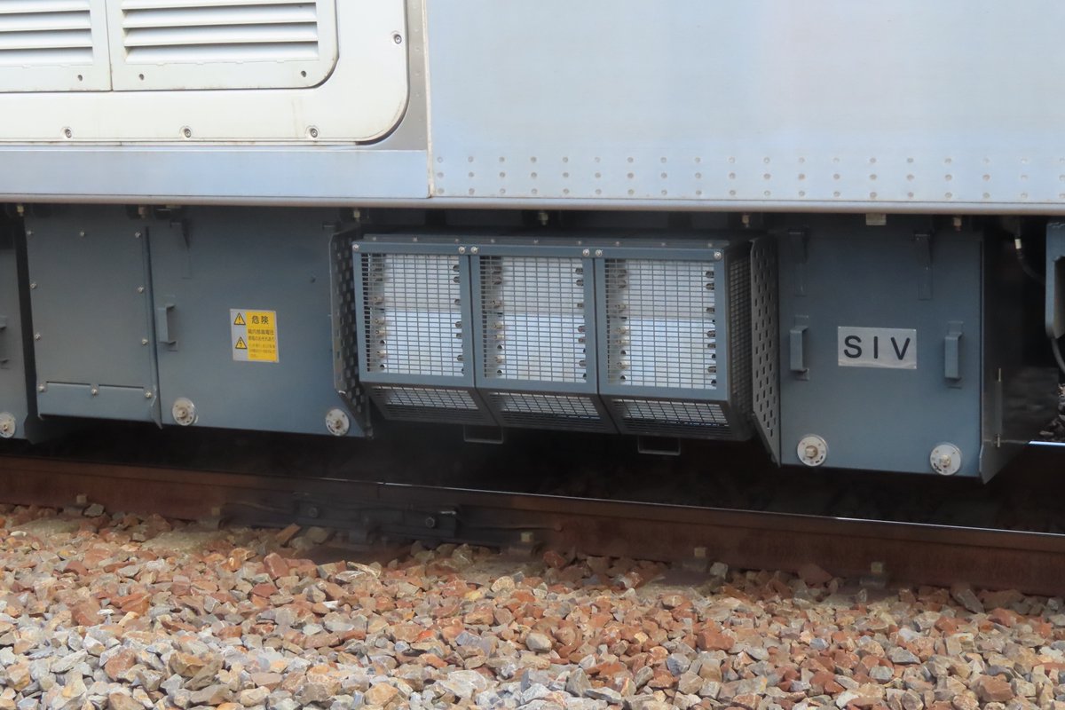 サメ線 tweet media