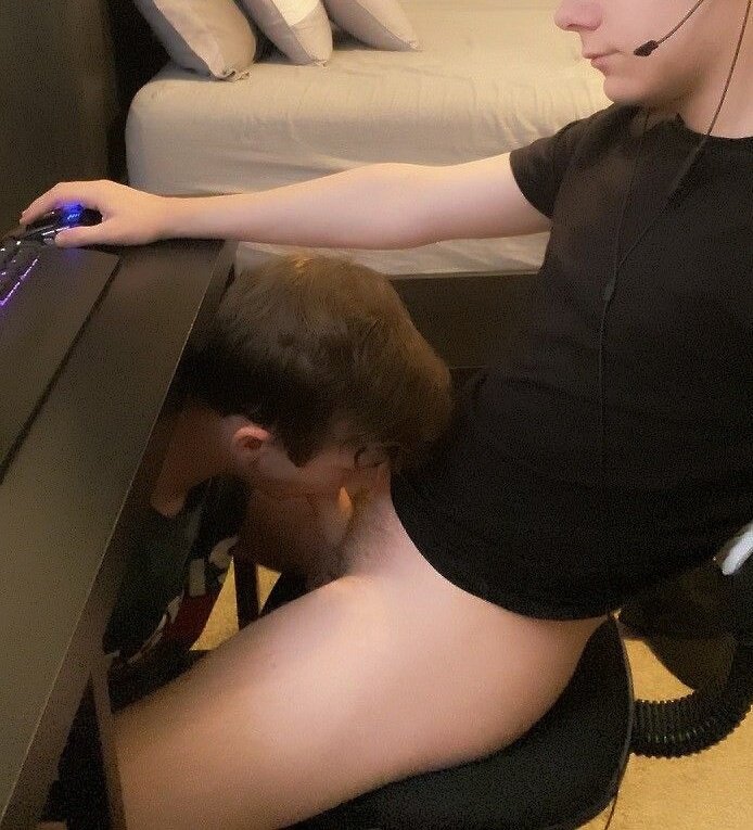 Juli Sumiso Relatos tweet media