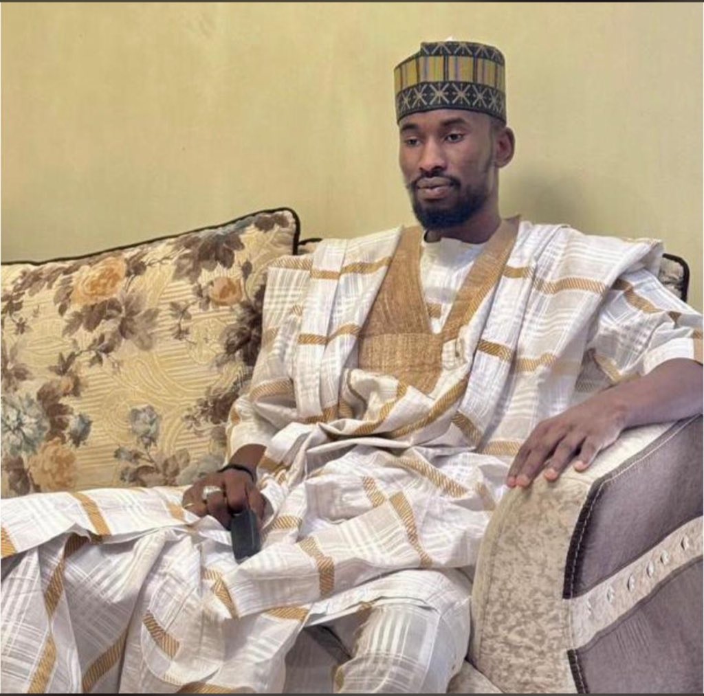 ᗩbuᗩyaan tweet media