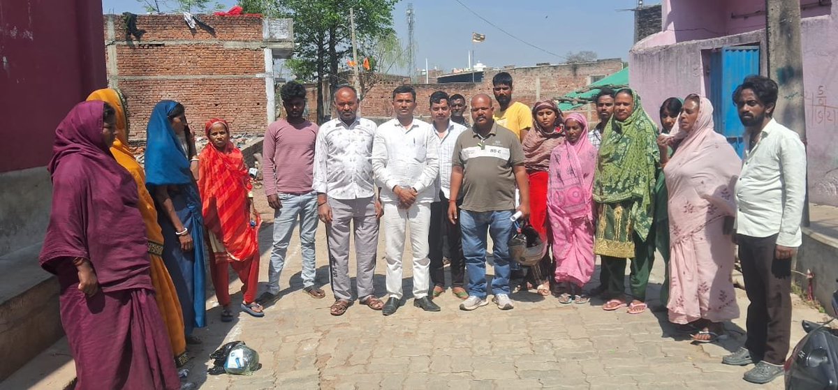 कोडरमा जिला अध्यक्ष महेश यादव के नेतृत्व में आज AAP का एक प्रतिनिधिमंडल सतगावां प्रखंड निवासी तरन्नुम परवीन के प्रसव के दौरान स्वास्थ्य व्यवस्था की बदहाली के कारण हुई मौत पर उनके परिजनों से मिलने  गांव पहुंचा।
<a href="/AamAadmiParty/">AAP</a> 
<a href="/ArvindKejriwal/">Arvind Kejriwal</a> 
<a href="/shivcharangoel/">Shiv Charan Goel</a> 
<a href="/ShushilSinghAap/">Sushil Singh</a>