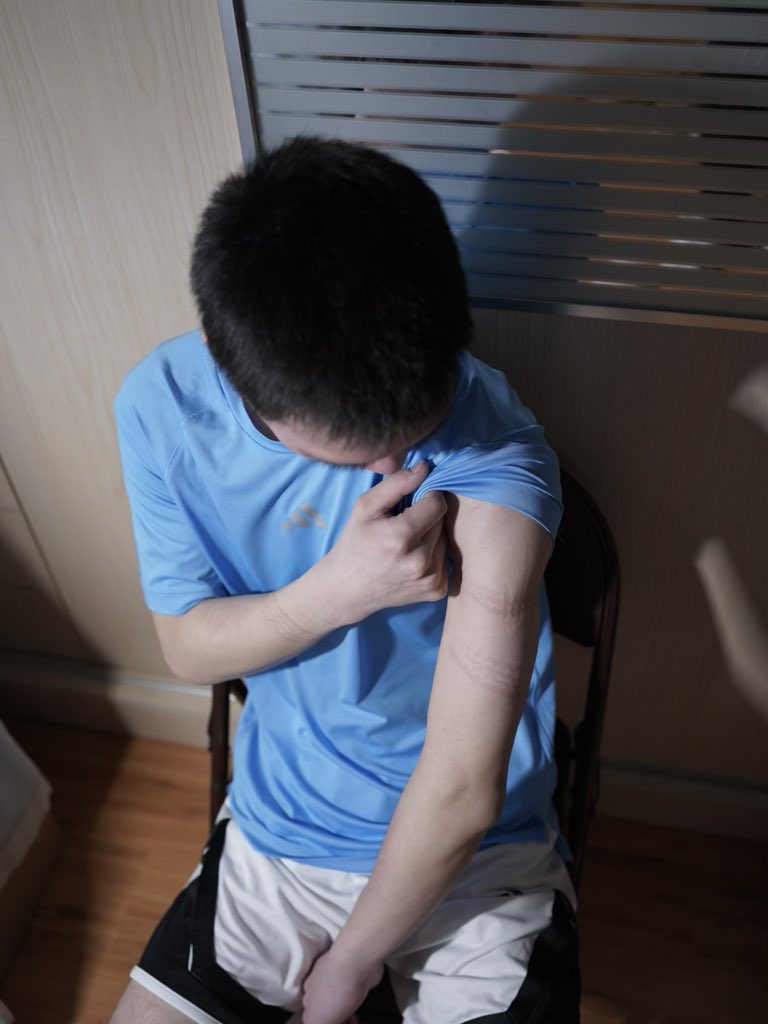 黄-赐我个锁主吧阿门 tweet media