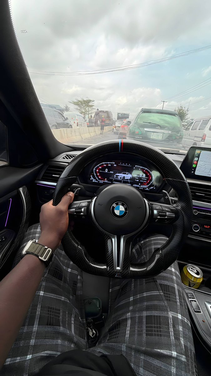 Mrbluemax tweet media