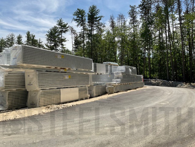 The insulated panels have arrived, time to get our #workoutWednesday on. 💪

#TeamSteelsmith
#heavylifting
#nopainnogain
