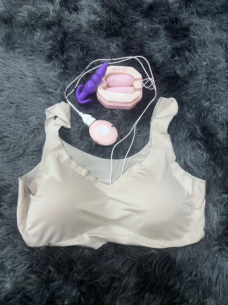 MeowTwoZzz's tweet photo. Wednesday outfit 🤍 And hidden secret inside 🐰

#丝袜 #隔丝 #母狗 #肉便器 #反差 #pantyhose #skinsuit #skintight #zentai https://t.co/d3btfwQsNu
