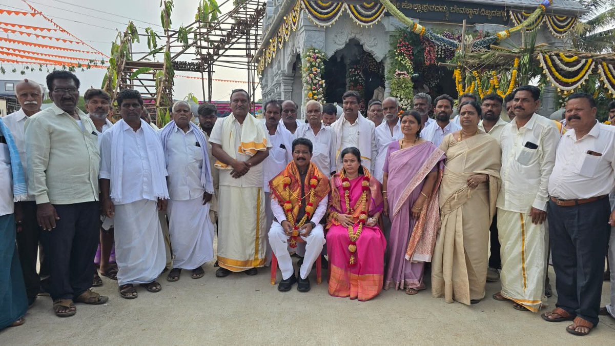 ಇಂದು ಜಗಳೂರು ತಾಲೂಕಿನ ದಿಬ್ಬದಹಳ್ಳಿ ಗ್ರಾಮದಲ್ಲಿ ನಡೆದ ಶ್ರೀ ಕೊಲ್ಲಾಪುರದಮ್ಮ ದೇವಿ ದೇವಸ್ಥಾನದ ಉದ್ಘಾಟನಾ ಸಮಾರಂಭದಲ್ಲಿ ಪಾಲ್ಗೊಂಡು ದೇವರಿಗೆ ವಿಶೇಷ ಪೂಜೆ ಸಲ್ಲಿಸಿ, ಸರ್ವರ ಒಳಿತಿಗಾಗಿ ಪ್ರಾರ್ಥಿಸಿದೆ.