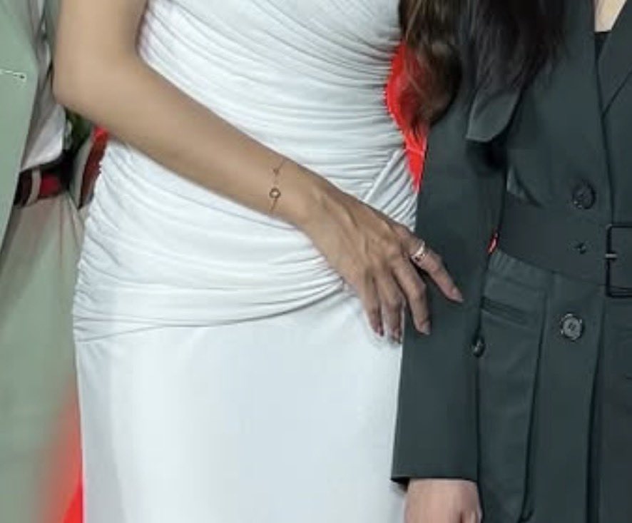 khushi★ tweet media