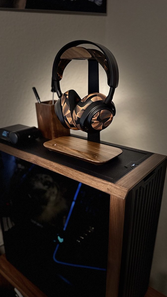 PonchTiger's tweet image. Uuuuh, these fit so nice, thank you!
 #WICKEDCUSHIONS 

Tiger aproves :3