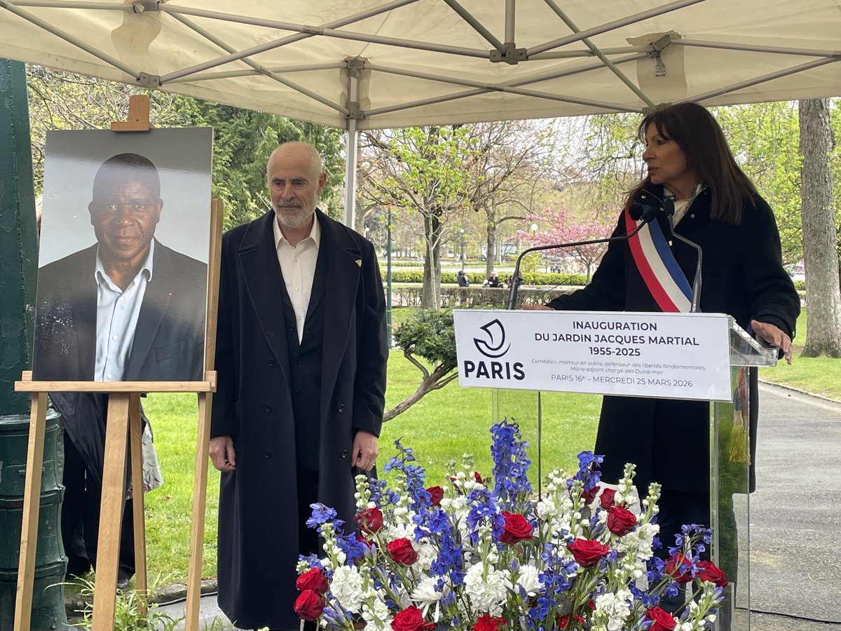 outremers360's tweet photo. Ce mercredi 25 mars, la Ville de @Paris a rendu hommage au comédien et metteur en scène #JacquesMartial, mais aussi adjoint à la Maire de Paris en charge de l'#Outremer disparu le 13 août dernier.
➡️Une cérémonie de dévoilement de la plaque commémorative d'un jardin, près du Trocadéro (Paris 16ème) portant le nom de Jacques Martial a été dévoilée. Elle s'est tenue en présence de nombreuses personnalités ultramarines et d'élus de la mairie du 16ème arrondissement et de la ville de Paris .
Plus de photos dans l'album :https://t.co/fQ7w9mSQbk