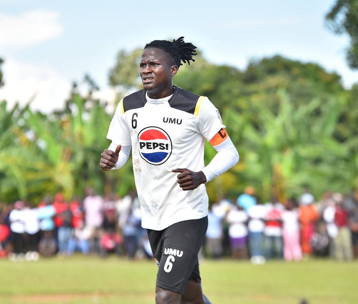 VBugerere's tweet photo. #PepsiUFL | #Quarterfinal2
HT
The hosts are in a goal lead at the break
@umu_nkozi 1-0 @MuteesaIRoyal
#VoBUpdates | #LivefromNkozi
@uflug @Jackshots24 https://t.co/2G39wlGTIj