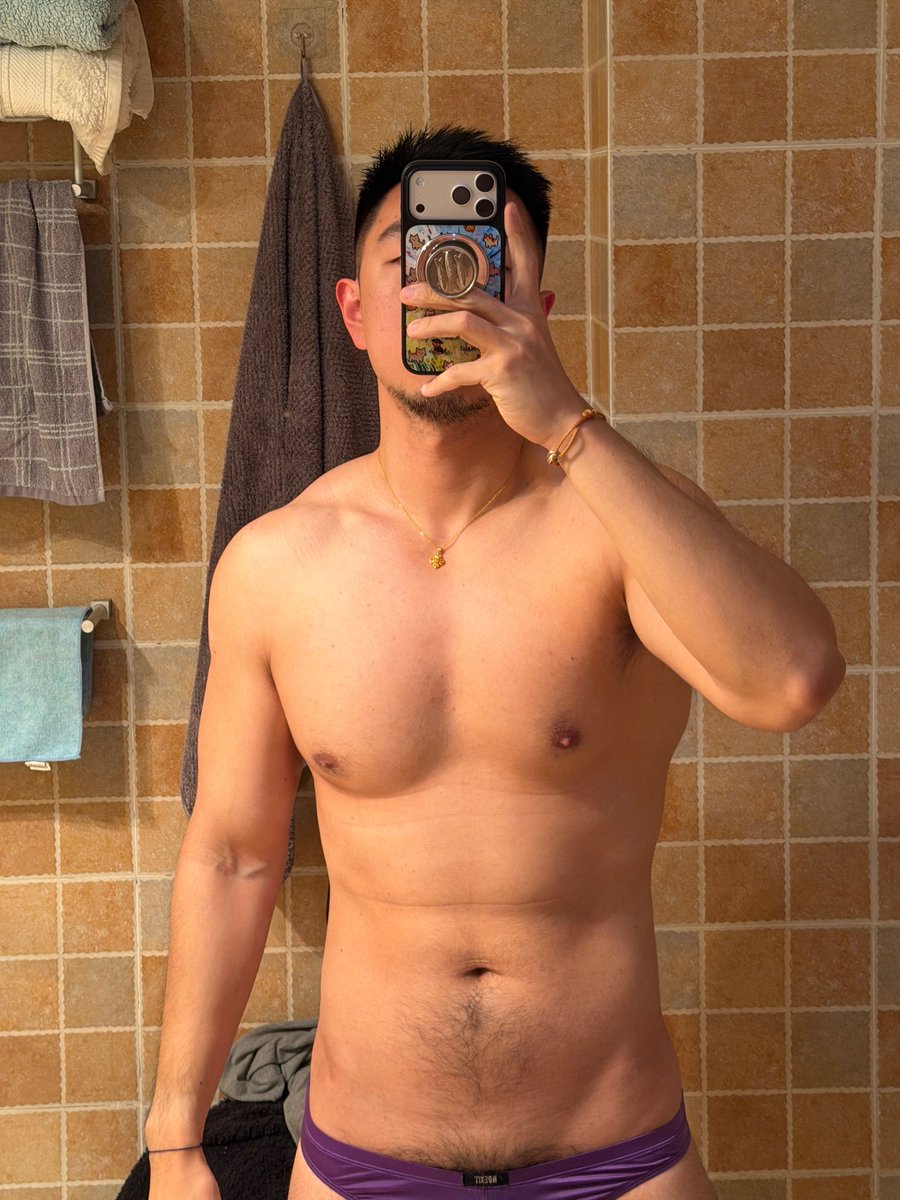 quebaner tweet media