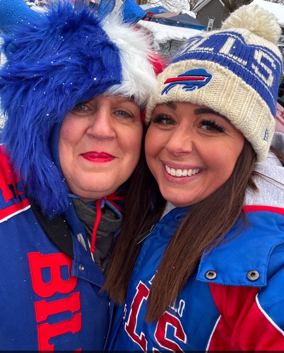 Leah Evola tweet media