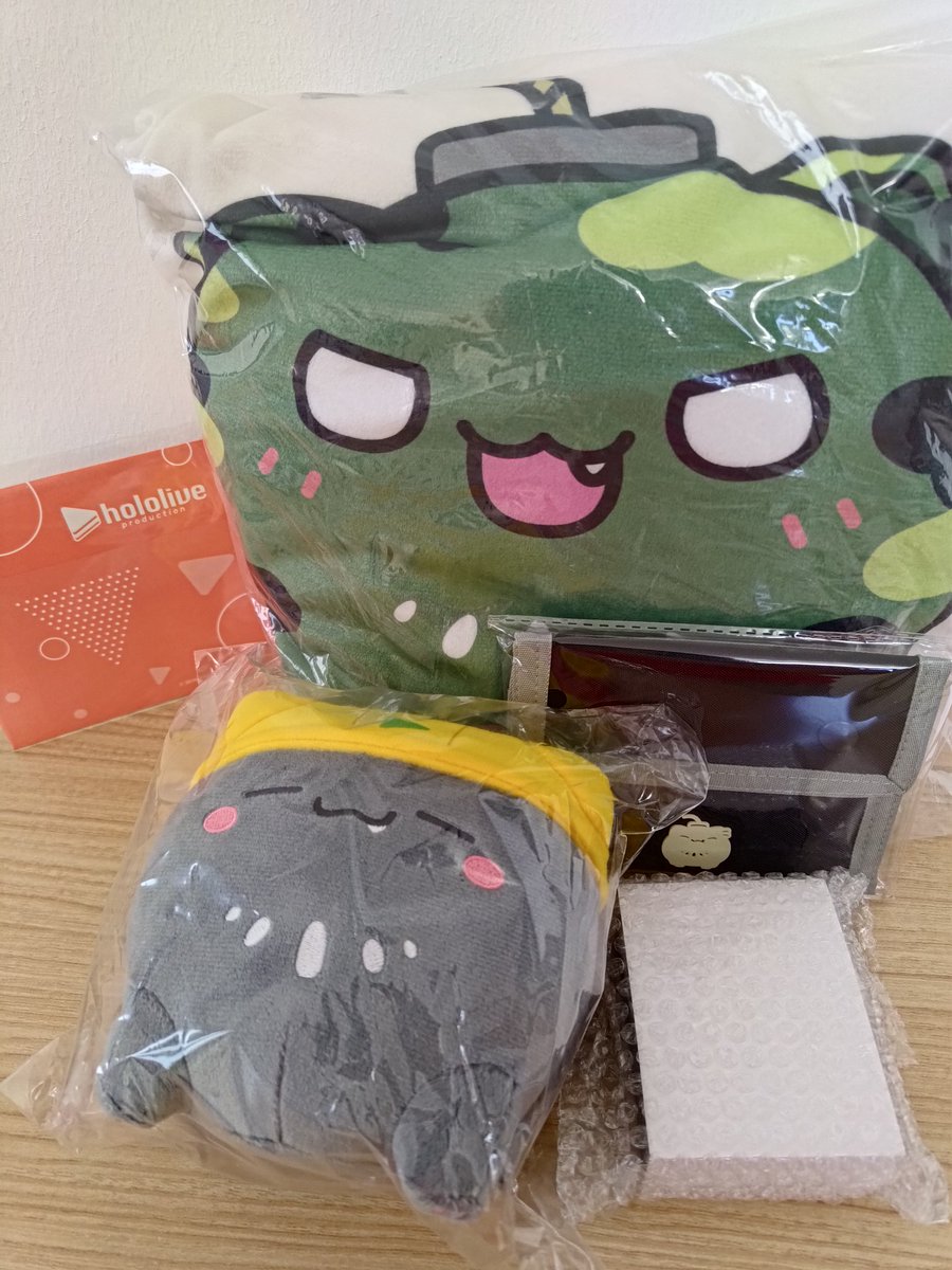 yue93gp's tweet photo. 誕生日グッズ届いた！
大事に使います！
#しし論 https://t.co/sGX5XSySm4