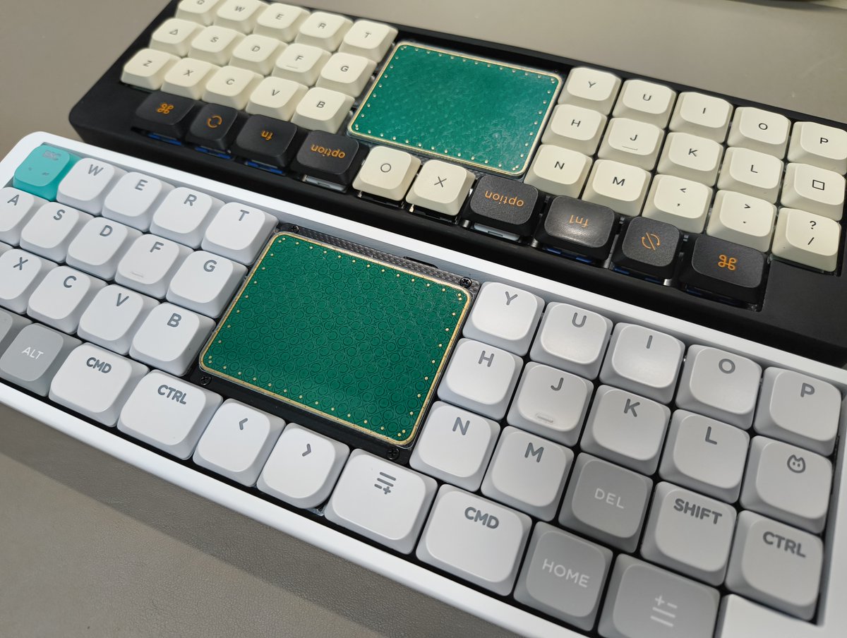 MJDigit's tweet photo. 設計を手直しした3D printケースが届いたので自作キーボードへ装着
白レジンの方は反りも少なくガスケットも効いていて良い感じ
黒レジンの方は見た目がとても良い。反りが強く出てしまったのがちょっと残念 https://t.co/qXx4NW8HRJ