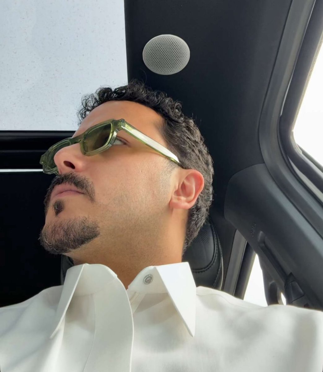 لَو اضِيقْ من اللِيَـالي وَجهِڪْ لَحَاله رِضَا .. ❤︎
#سلطان_بن_نايف