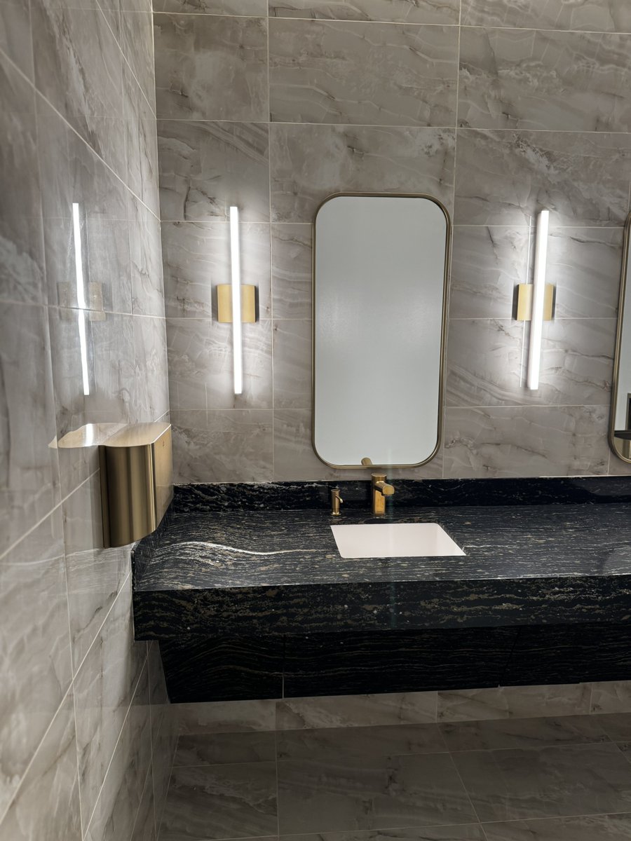 Holmaninc tweet media