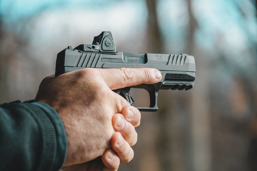 DefenseLrca's tweet photo. Taurus vence o tarifaço de Trump, encerra 2025 com lucro e margem superior à de seus rivais americanos, e afirma: 2026 será um novo normal
#TaurusArmas #TaurusUSA #TaurusIndia #tasa4 #JDTaurus #Mertsav
https://t.co/aF913A1fdY https://t.co/naTxV5PXLm