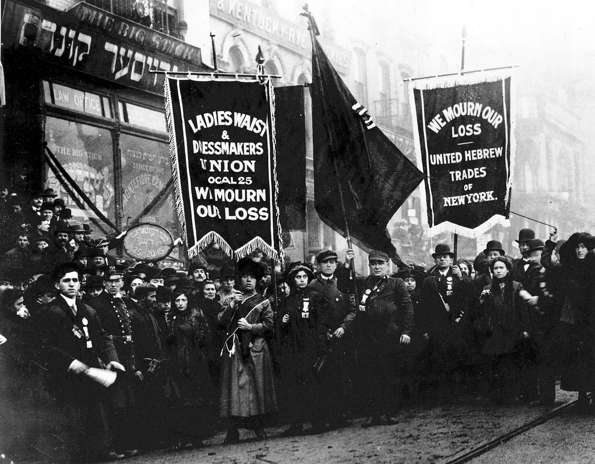GwenMillsUH's tweet photo. 🕯️✊🏼115 years on, we remember the the 146 immigrant garment workers killed on March 25th, 1911.

The Triangle Shirtwaist fire remains the deadliest workplace disaster in U.S. history, and a historic moment for the US working-class, led by immigrant women. https://t.co/veH3Oet28v