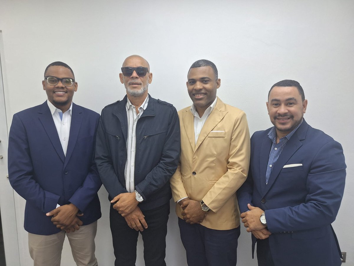 Grandes Ligas por la Super 7 - 107.7 FM, desde esta noche para toda República Dominicana.
 
Fernando Holguín (Rubio Blondie), Jahady Henríquez y Manuel Acevedo en la narración. Daniel Araujo, Julio Peguero, Cristian Rojas y Álex Luna en los comentarios.
