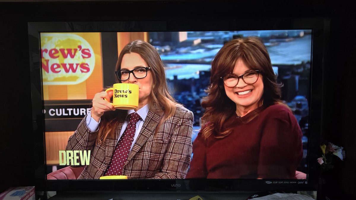 lexiestarr's tweet photo. We are going to miss you Shawna!! Two of my favorite shows to watch in the mornings 🌄 everyday 💛 #CBSMornings and #TheDrewBarrymoreShow 💛 @CBSMornings @DrewBarrymore https://t.co/L5OCFhgy4t