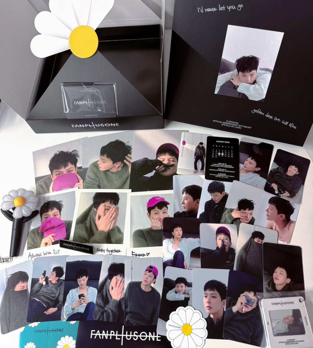 gdragon_pp's tweet photo. G-DRAGON OFFICIAL MEMBERSHIP 1ST FAM KIT [PETALS OF LOVE]

The last petal is you 🌼 https://t.co/UT0C321iWt