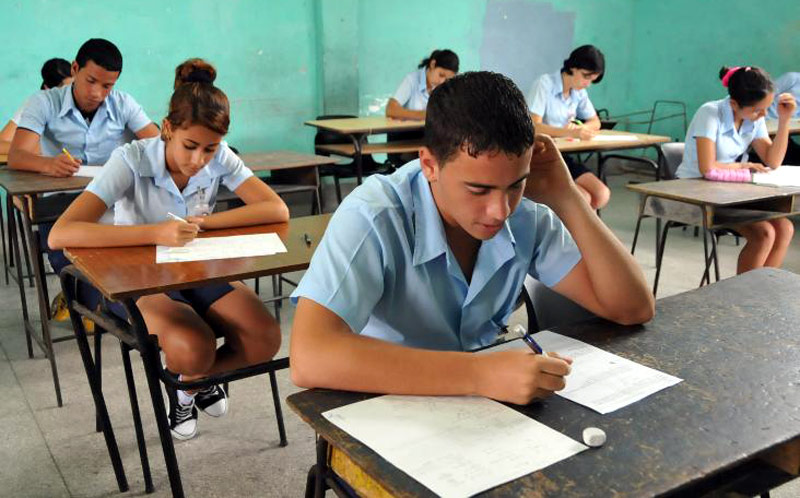 Más de 800 estudiantes de duodécimo grado se alistan, mediante la preparación intensiva, para los exámenes de ingreso a la Educación Superior, previstos para el próximo mes de junio, en la provincia de Camagüey.
Más información: 👉facebook.com/plugins/post.p…