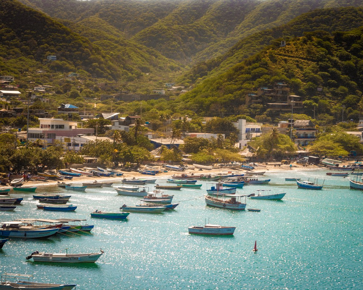 bluemadco's tweet photo. voy al mar y lo único que escucho es Norman Fucking Rockwell ⛵ https://t.co/jGi0blmWxv
