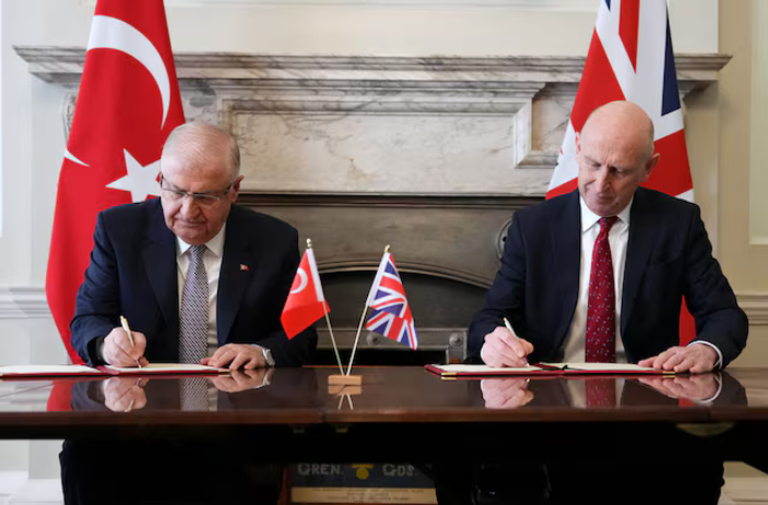 TurkishCentury's tweet image. 🇬🇧🇹🇷 Türkiye &amp;amp; the UK just inked an agreement that officially begins Turkish pilot &amp;amp; ground crew training for the #Eurofighter #Typhoon program. BAE Systems, Leonardo UK, MBDA, ‌Rolls-Royce &amp;amp; ⁠Martin-Baker will supply components and training equipment as part of the deal. ✈️