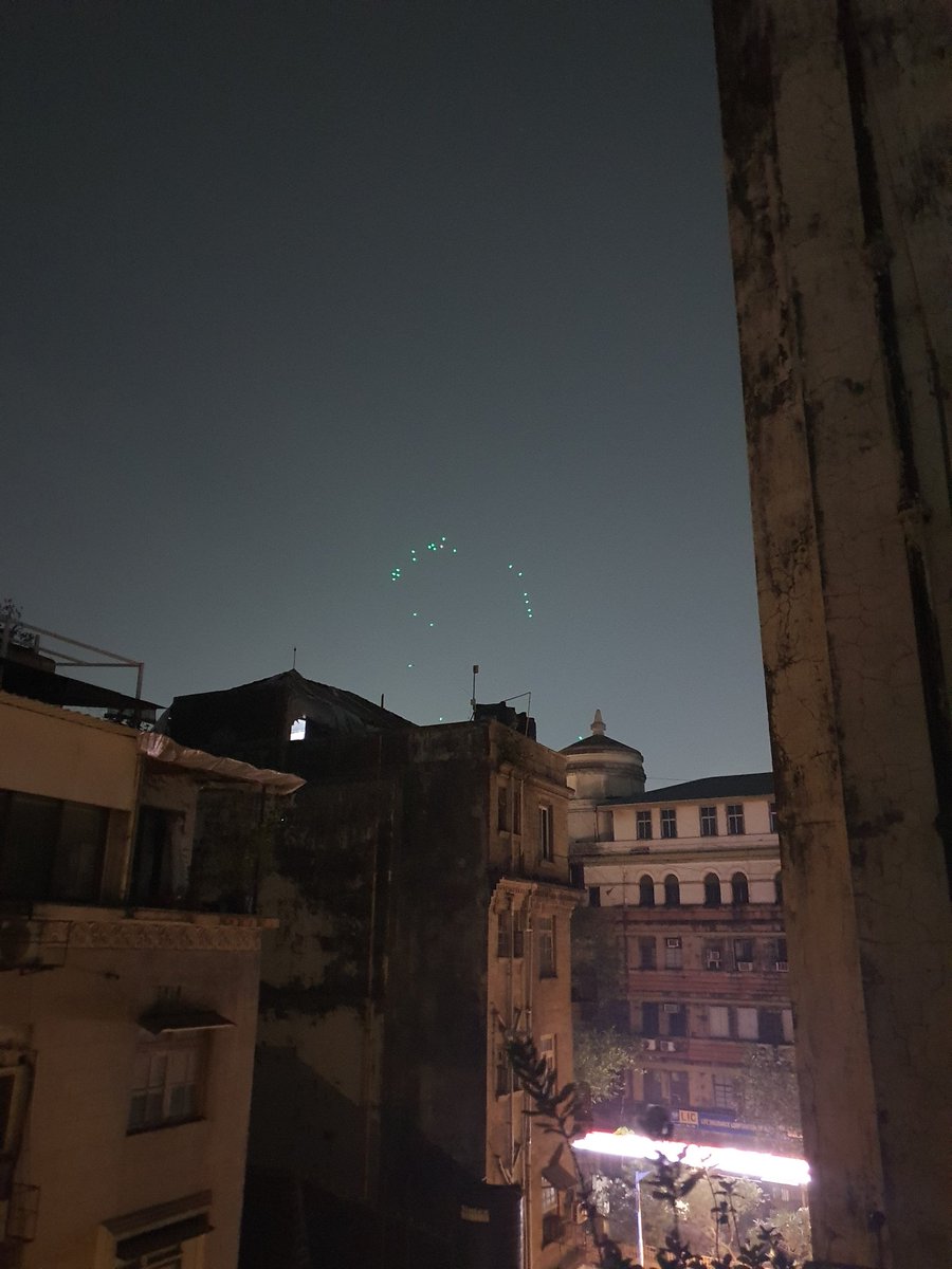 LordKjp's tweet photo. Aliens? Drones? Light balloons? Just saw this sky of #Fort, #Mumbai #Sobo https://t.co/iNZMEE758Q