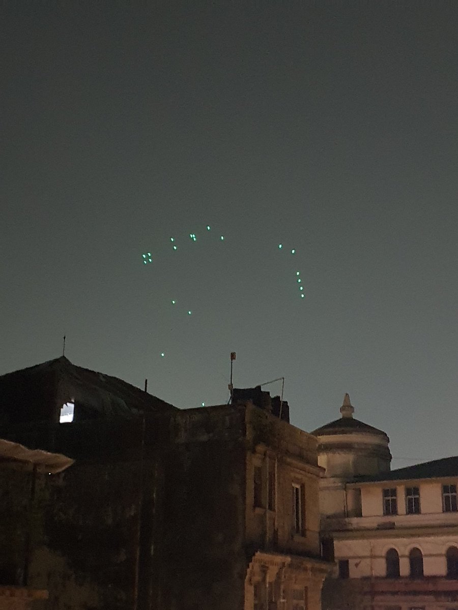 LordKjp's tweet photo. Aliens? Drones? Light balloons? Just saw this sky of #Fort, #Mumbai #Sobo https://t.co/iNZMEE758Q