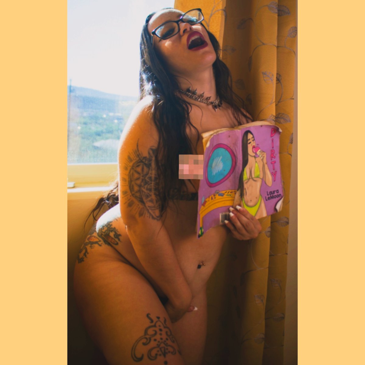 _SoniaSass's tweet photo. Just a nudist book worm. Shall I read you a poem baybee? π€ππ«¦
πΈ: @pedrophxaz
#booklover #naturalbodies #looklikethis #soniasass https://t.co/ySQYDP2weQ