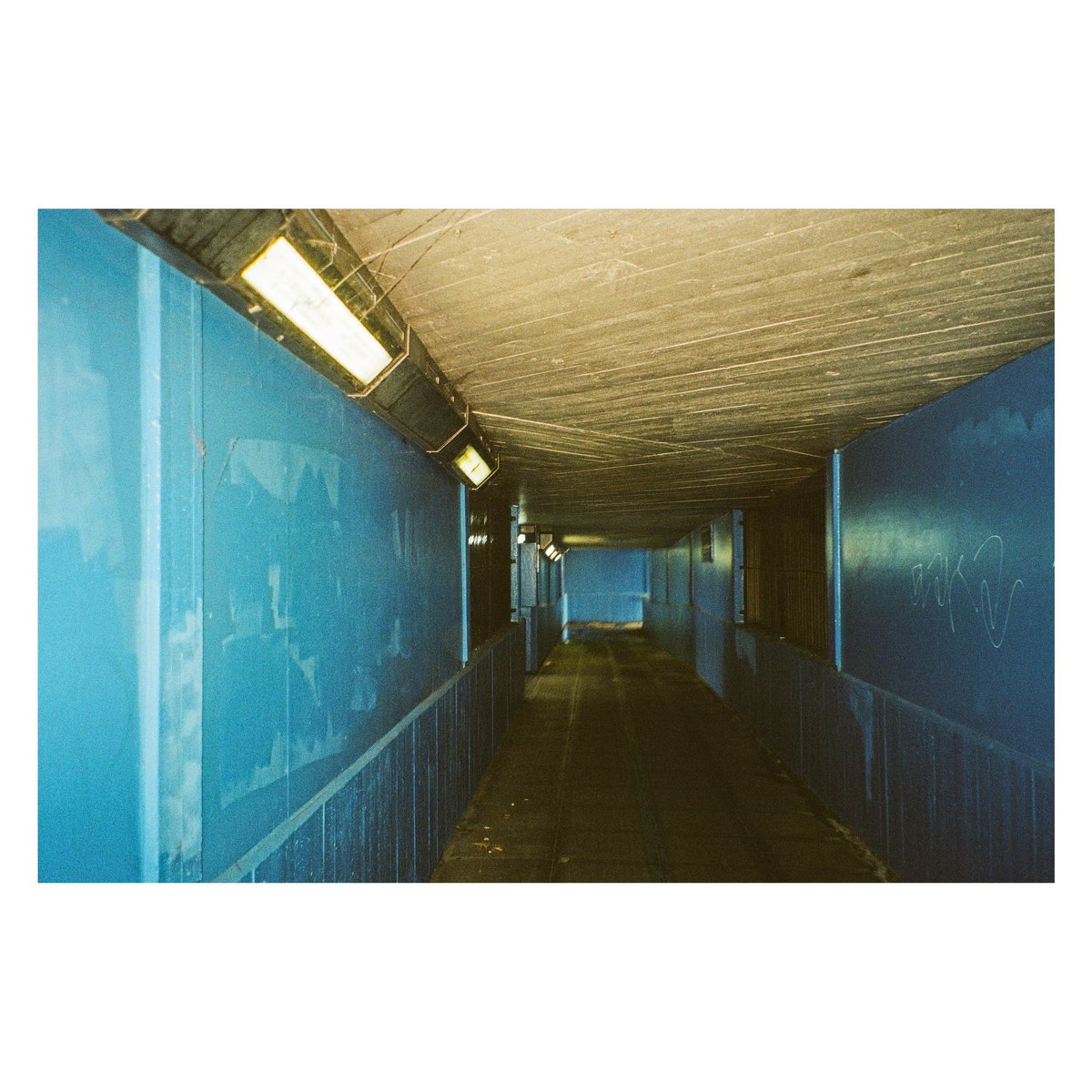 nickdemarco_'s tweet image. Underpass 
Camera no. 12, in my COMPACT 35 PROJECT. The Pentax Espio 120SW - with 28mm to 120mm zoom
Kodak Gold, July 2024

From my blog review here: rangefinderchronicles.blogspot.com/2025/12/the-co…

#filmphotography #pentaxespio #compactcamera #pointandshootcamera #kodakgold