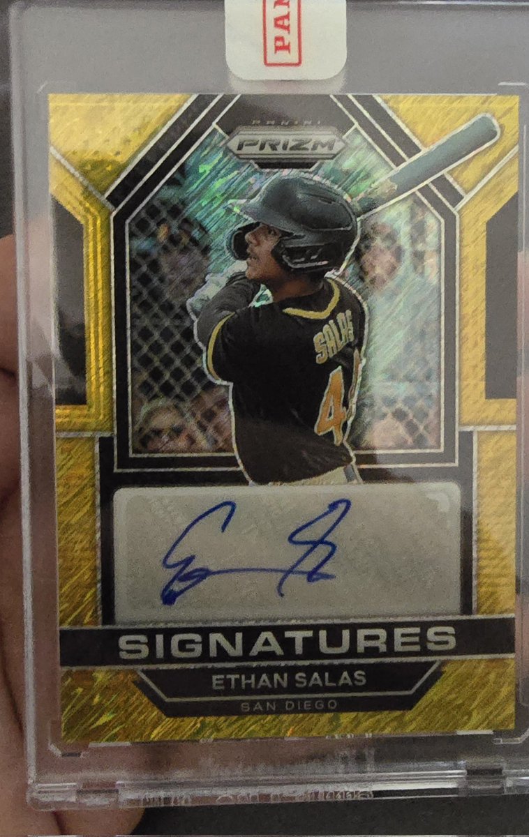 Yellow954's tweet photo. Finally got my redemption from panini, got this from a break with @RunGoodLife https://t.co/3A8D8WxCPW