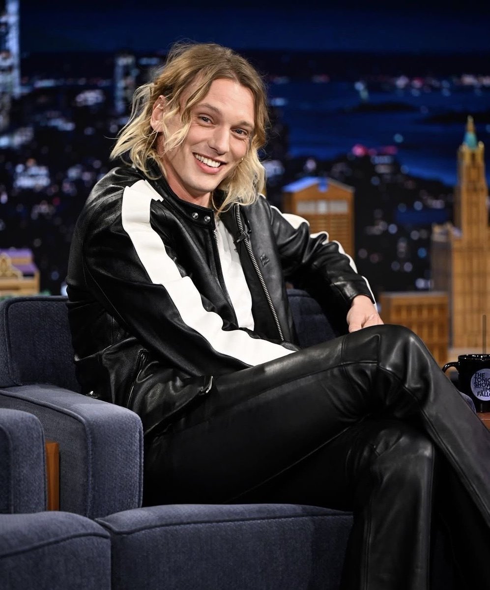 ℒꫂ ၴႅ༘ tweet media