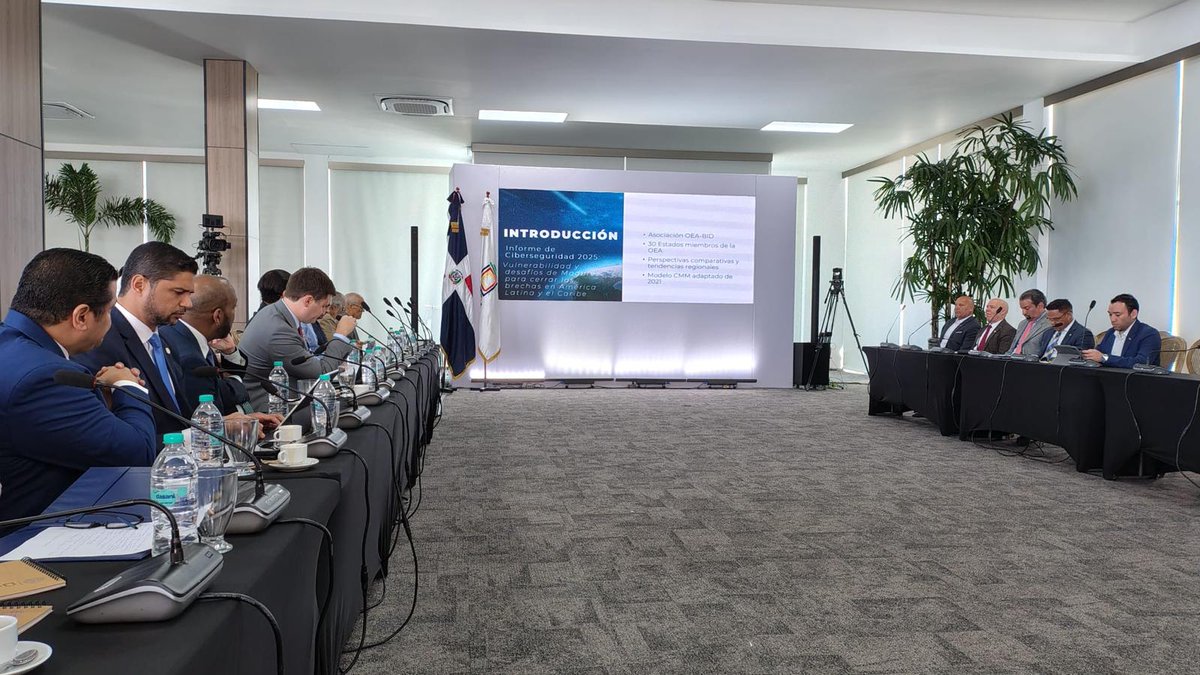 OEA_Cyber's tweet photo. Esta semana participamos en la mesa redonda “La ciberseguridad ciudadana como elemento esencial de la democracia del siglo XXI”, en el marco del lanzamiento del Centro de Ciberseguridad Ciudadana en @UnicaribeOnline, en Santo Domingo 🇩🇴.

Durante el encuentro, Carlos Baena @cebaena, oficial de @OEA_Cyber, presentó los principales hallazgos del Informe de Madurez de Ciberseguridad 2025 de @OEA_Oficial y @el_BID, destacando sus implicaciones para el fortalecimiento del ecosistema nacional de ciberseguridad en República Dominicana.

El evento reunió a representantes del ámbito académico, autoridades gubernamentales y actores clave del sector, consolidando un espacio de diálogo sobre el papel de la ciberseguridad en la protección de los derechos y las instituciones democráticas.