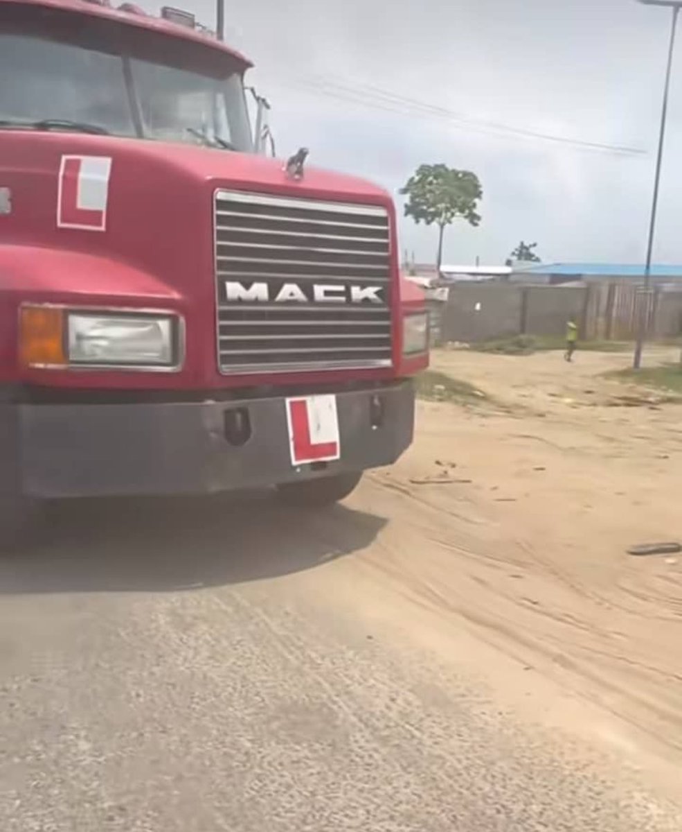 🫵🏾 tweet media