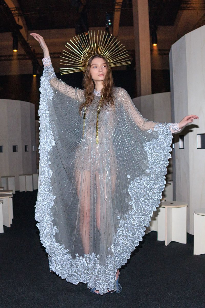 pYSLrada's tweet photo. valentino spring 2026 couture https://t.co/265yPatKPZ