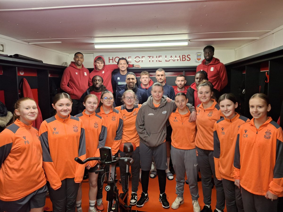 tamworthfc's tweet photo. Tonight's mascots are Tamworth girls Academy and Scholars, with Martha and Harrison as Forest Green Rovers mascots🔴⚫️

Have a good day, all 😁

#vertunissantamworth #COYL https://t.co/mNb9pkmx4n