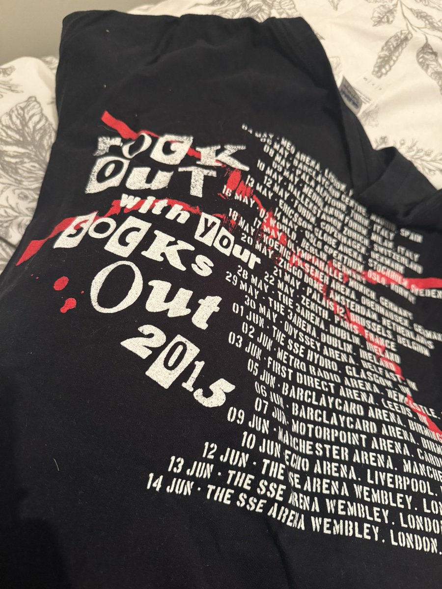 rebecca-leigh MET 5SOS tweet media