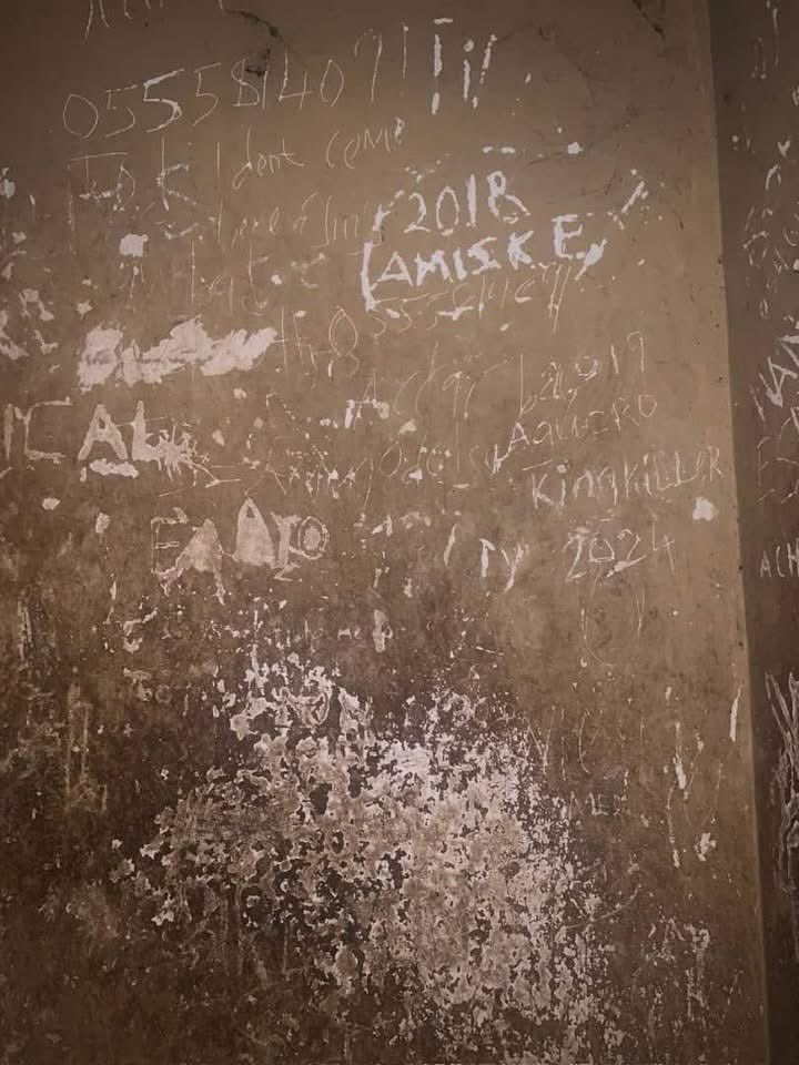 NanaEzze tweet media