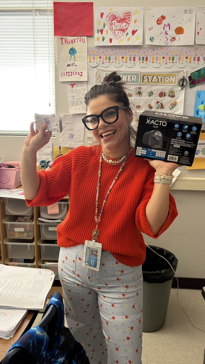ACarrasco_IES's tweet photo. Look at that!! @CG_IES is putting her Royal Bucks to great use, upgrading to a shiny new pencil sharpener! โ๏ธ๐#ItuarteKnights #TEAMSISD https://t.co/WfpshgKOQw