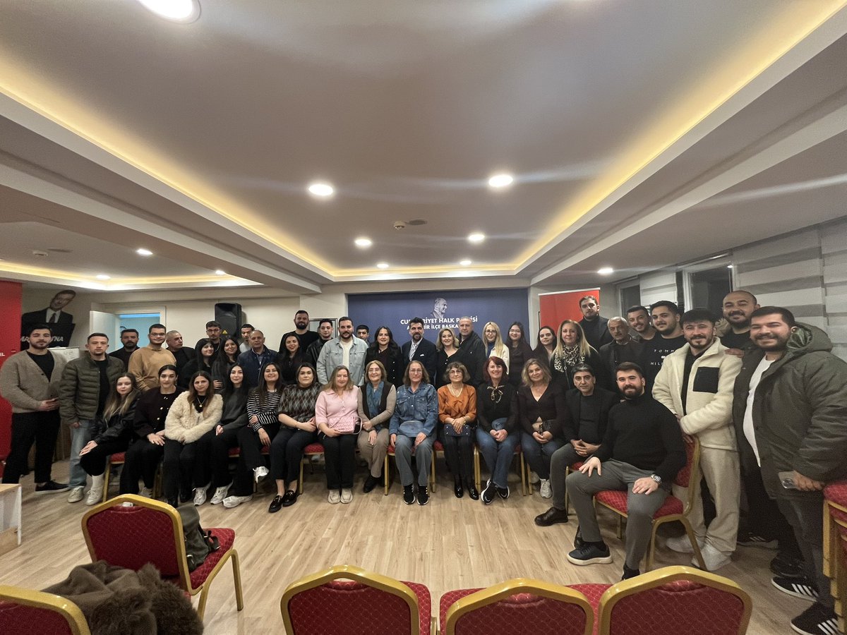 yeniatagenc's tweet photo. Ataşehir İlçe Başkanlığında başlattığımız “Gündem” programının ilk etkinliğinde, Temel Hak ve Özgürlükler başlığıyla bir araya geldik. Haklarımızı bilmenin ve savunmanın önemini birlikte konuştuk.

Konuşmacılarımız; İstanbul İl Kadın Kolu Başkan Yardımcımız Av. Neşe Açık Tunca, Av. İlçe Başkan Yardımcımız Mehmet Kıvanç Can ve
genç hukuk öğrencisi Murathan Korkmaz’a katkıları ve değerli paylaşımları için teşekkür ederiz.